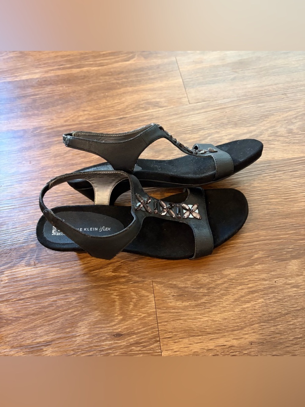 Anne Klein Black T-Strap Embellished Sandals
Size 8.5